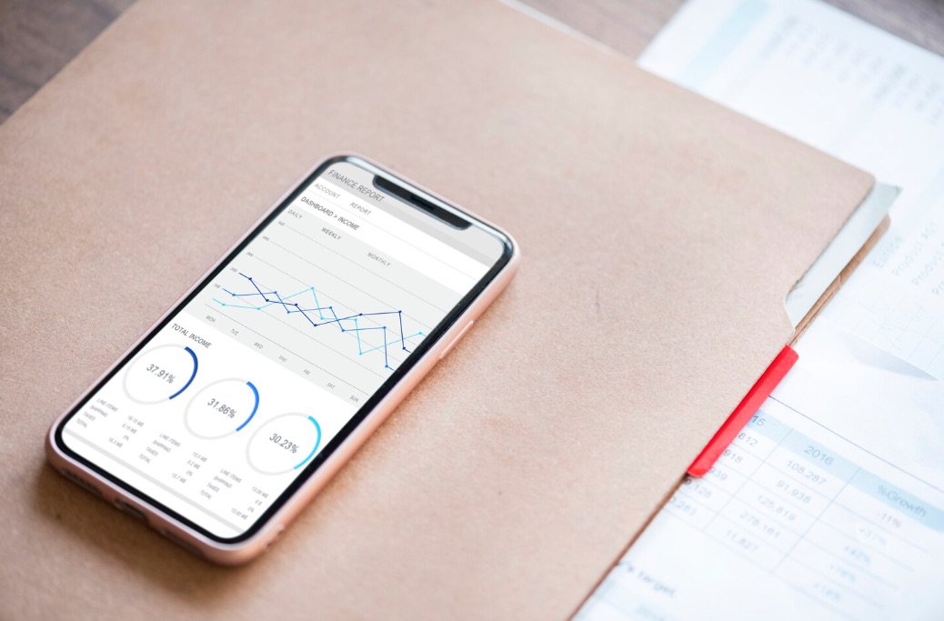 Schermata dashboard budget mobile con cifre